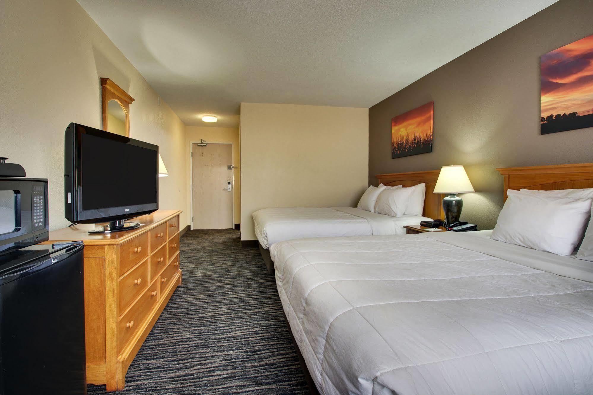 Everspring Inn & Suites Oskaloosa Eksteriør bilde