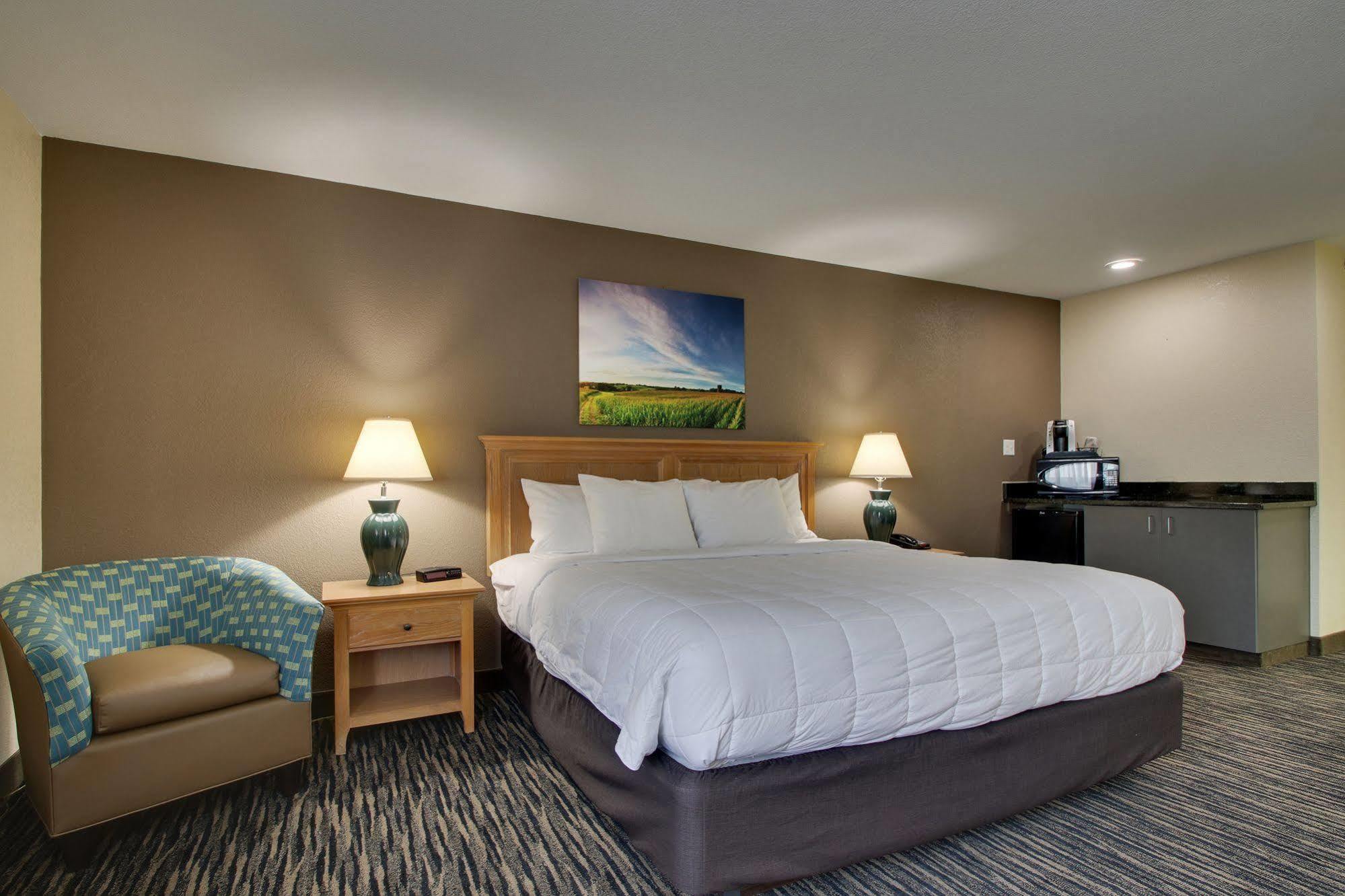 Everspring Inn & Suites Oskaloosa Eksteriør bilde